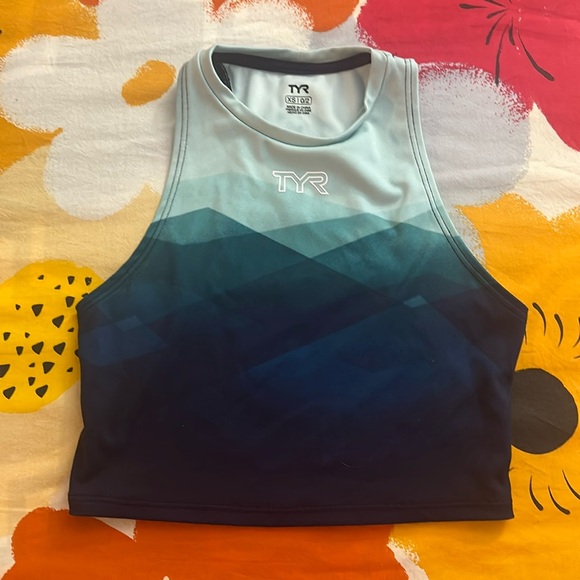 TYR Women's Forge Cropped High Neck Fitted Tank Sz XS! - Picture 3 of 6